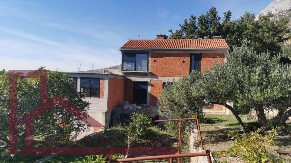 House, 1383 m2, For Sale, Split - Žrnovnica