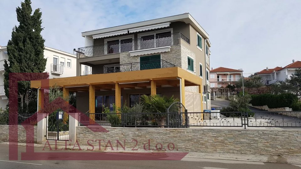 Residential and commercial building, Okrug Gornji, first row to the sea