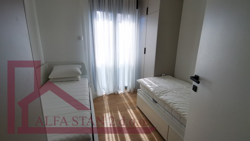 Appartamento, 100 m2, Affitto, Podstrana - Strožanac