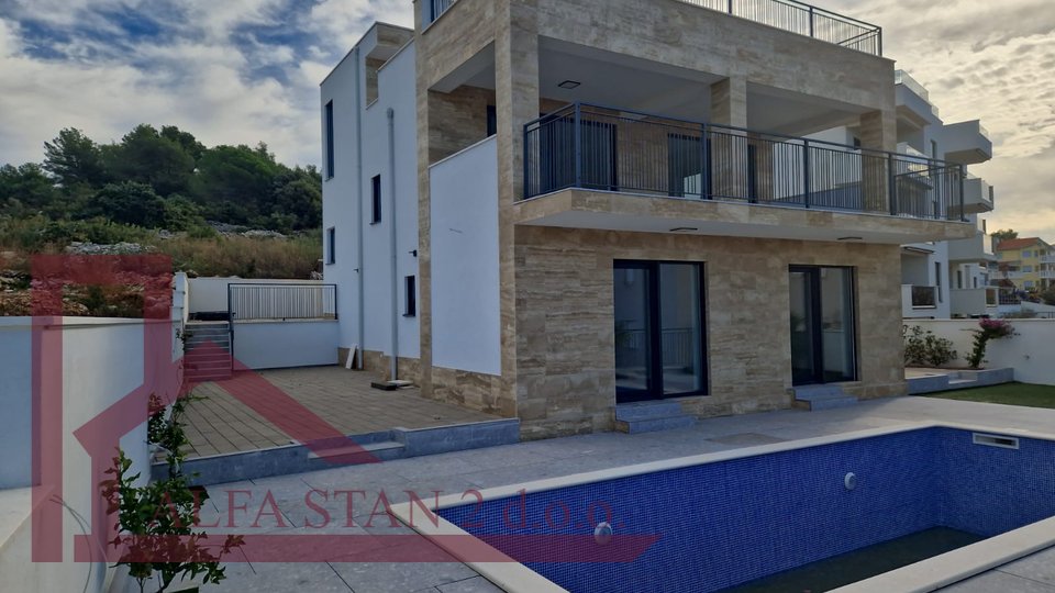 House, 292 m2, For Sale, Okrug - Okrug Gornji