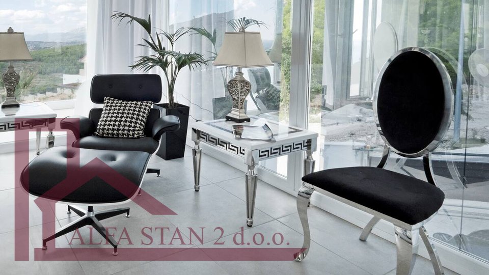House, 436 m2, For Sale, Podstrana