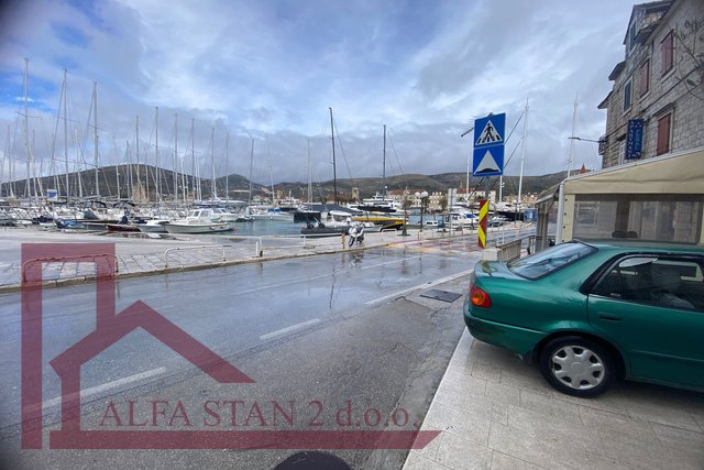 Commercial Property, 33 m2, For Rent, Trogir
