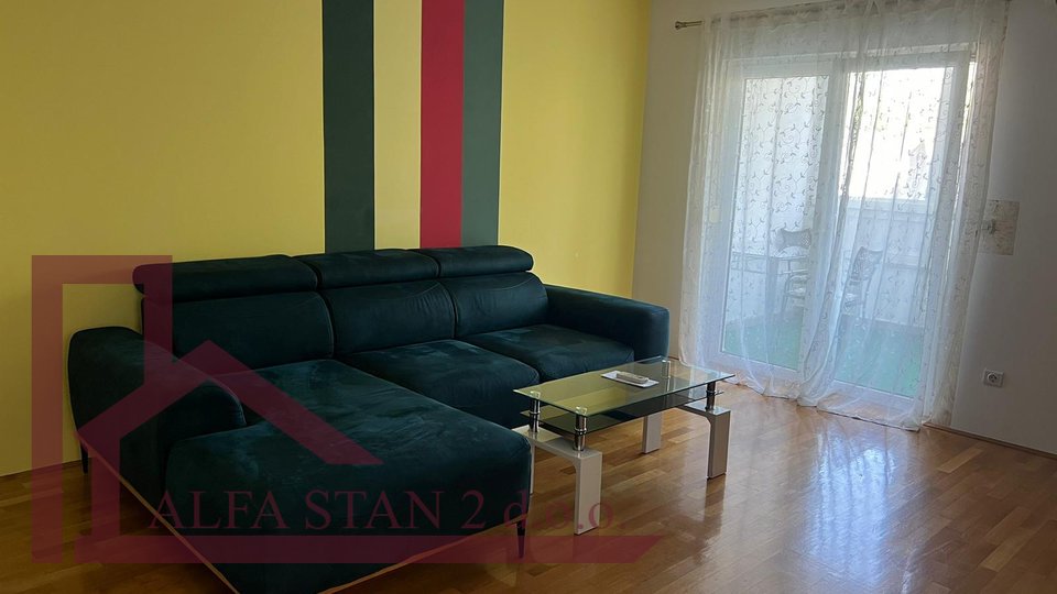 Long-term rent of a one-room apartment - center of Makarska