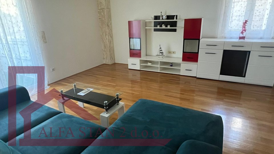 Long-term rent of a one-room apartment - center of Makarska