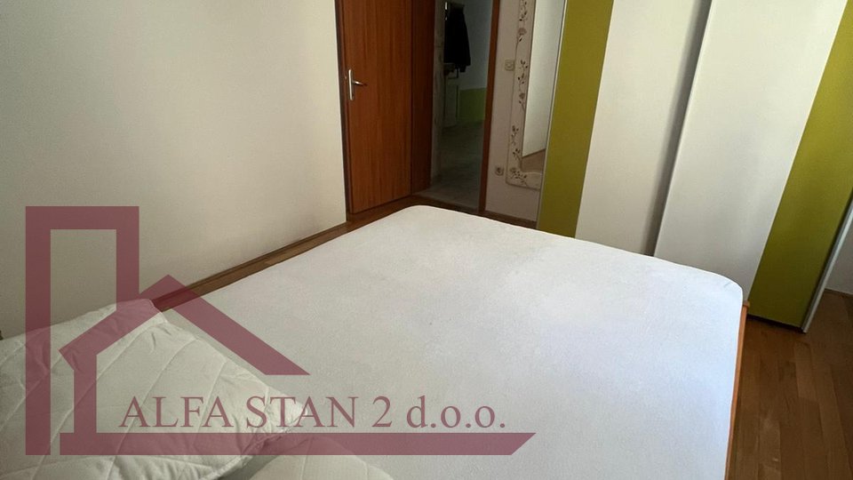 Long-term rent of a one-room apartment - center of Makarska