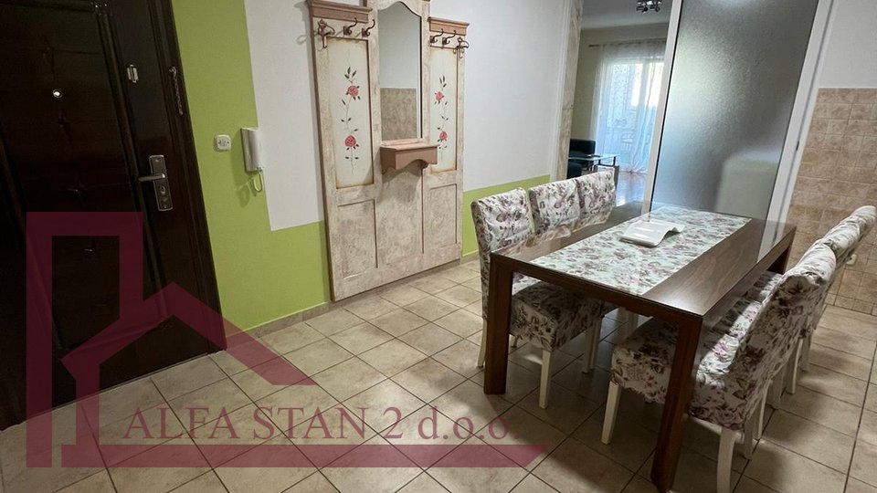 Long-term rent of a one-room apartment - center of Makarska