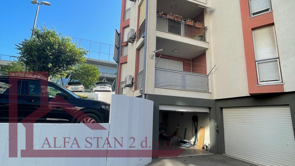 Garage, 25 m2, Affitto, Split - Pazdigrad