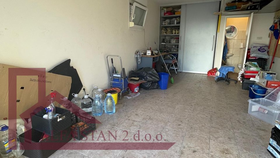 Garage, 25 m2, For Rent, Split - Pazdigrad