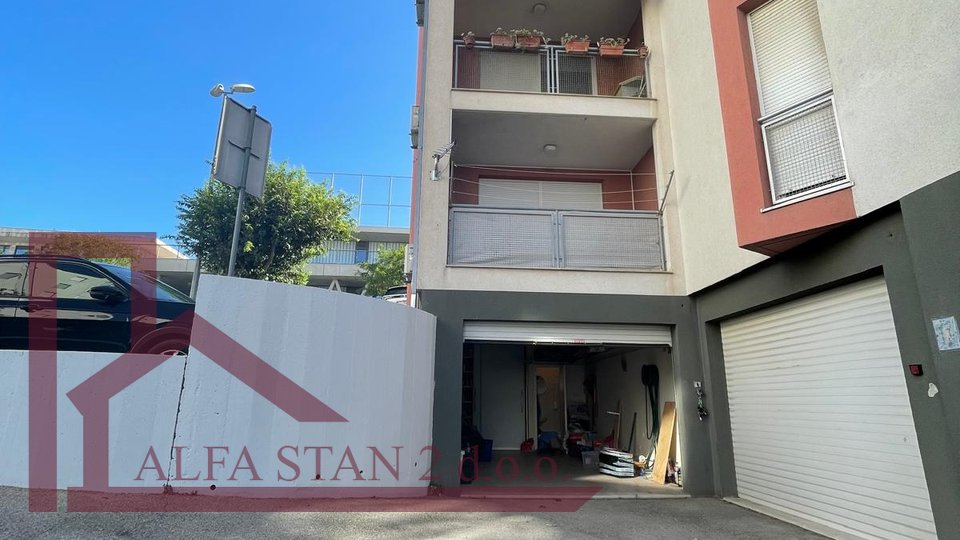 Garage, 25 m2, For Sale, Split - Pazdigrad