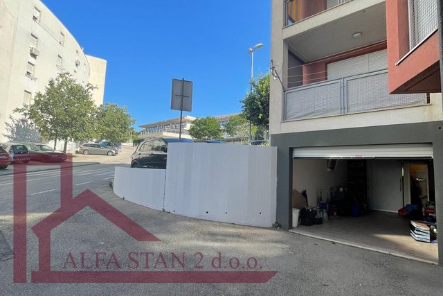 Garage, 25 m2, For Sale, Split - Pazdigrad