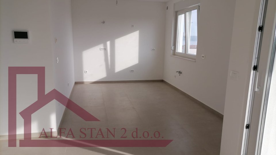 Okrug Gornji - three-room apartment - new building