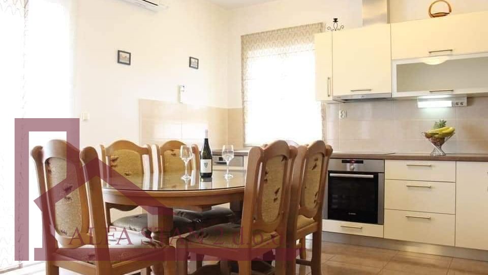 Wohnung, 95 m2, Vermietung, Kaštel Novi