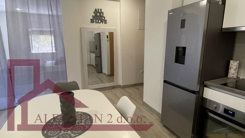 Appartamento, 90 m2, Affitto, Kaštel Stari