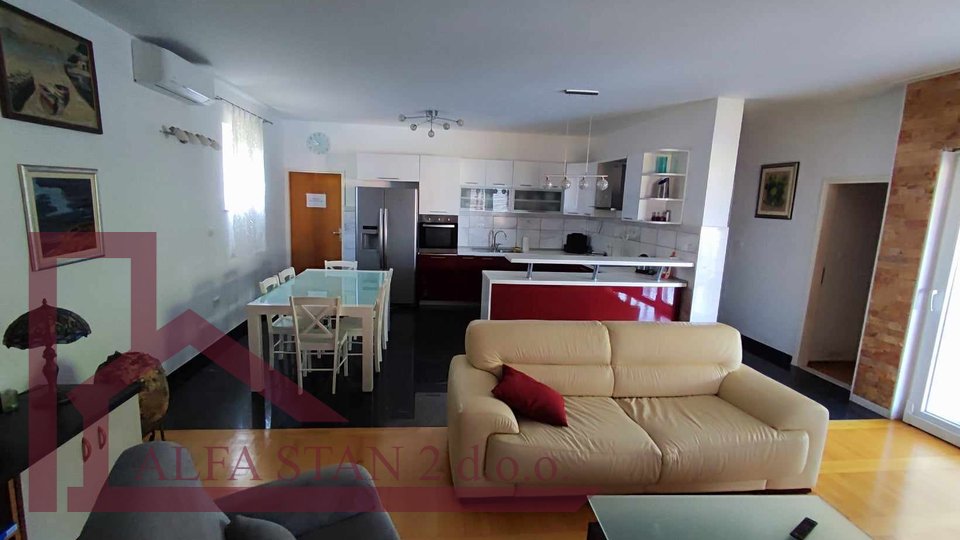 Casa, 200 m2, Affitto, Podstrana - Strožanac