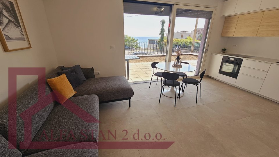 First move in! Three-room apartment 50 meters from the sea