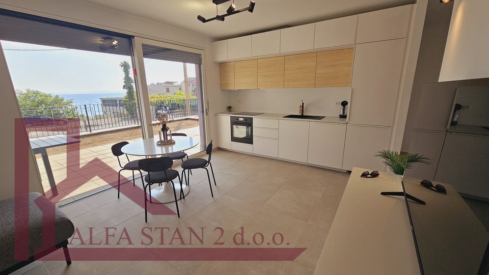 First move in! Three-room apartment 50 meters from the sea