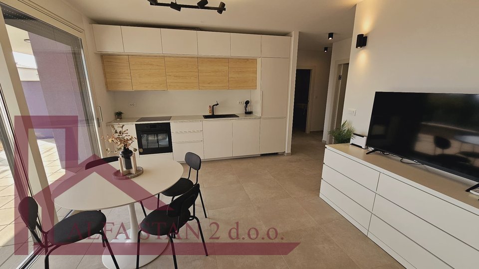 First move in! Three-room apartment 50 meters from the sea