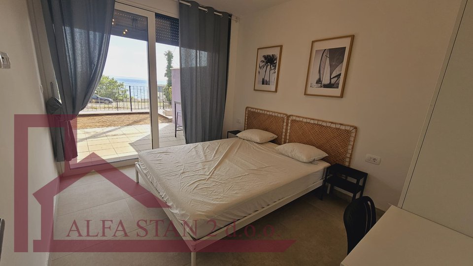 First move in! Three-room apartment 50 meters from the sea