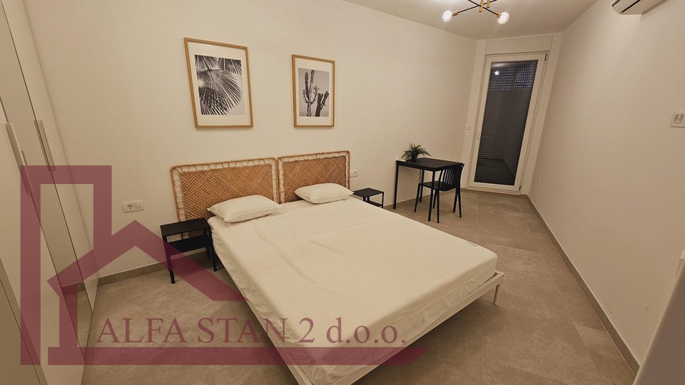 Appartamento, 92 m2, Affitto, Podstrana