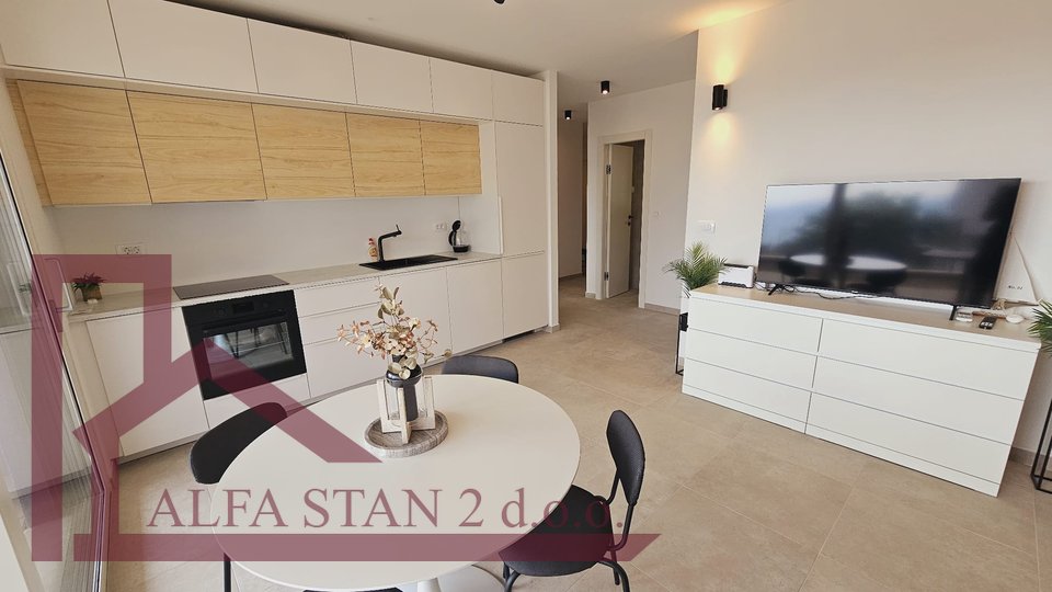 First move in! Three-room apartment 50 meters from the sea