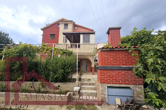 House, 448 m2, For Sale, Podstrana