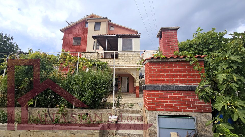 House, 448 m2, For Sale, Podstrana