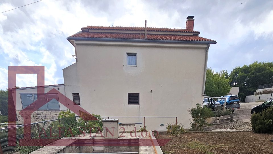 House, 448 m2, For Sale, Podstrana