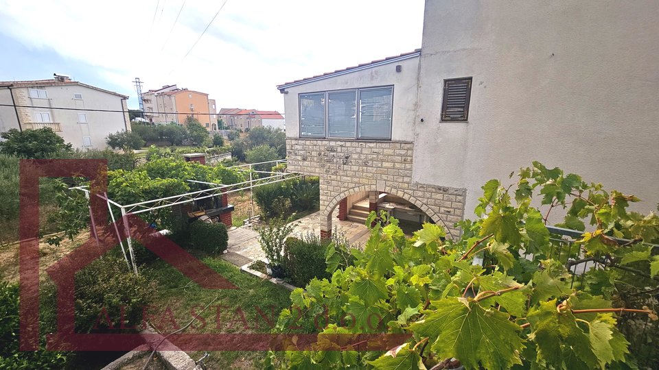 House, 448 m2, For Sale, Podstrana