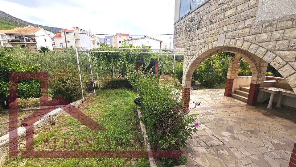 House, 448 m2, For Sale, Podstrana