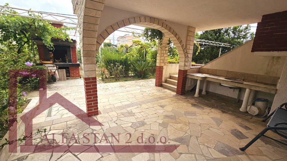 House, 448 m2, For Sale, Podstrana