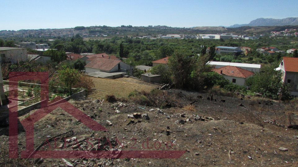 Kaskadno zemljište otvorenog pogleda, 824m2