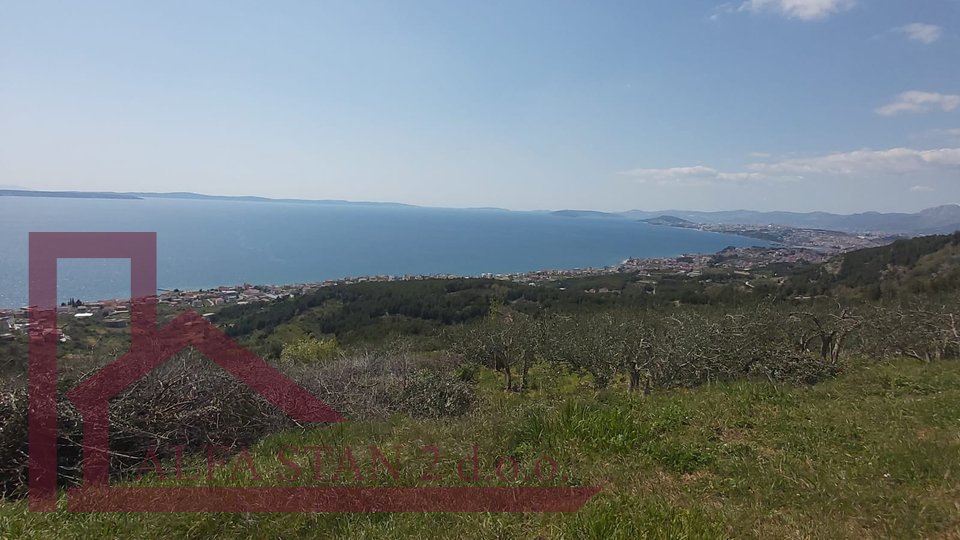 Zemljište sa otvorenim pogledom za gradnju vile, plaćene komunalije i prijavljeno gradilište